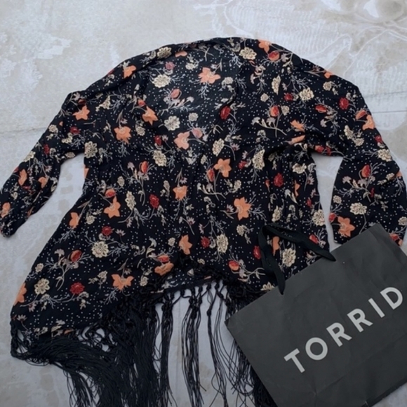 Torrid Wrap Cardigan Fringe Kimono Size 3 X - Picture 3 of 5